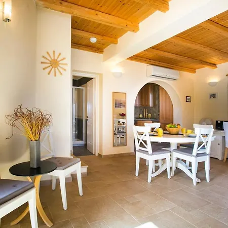 Villa Sleeps 4 Pool Wifi