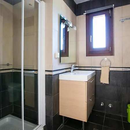 Sleeps 4 Pool Wifi Villa *