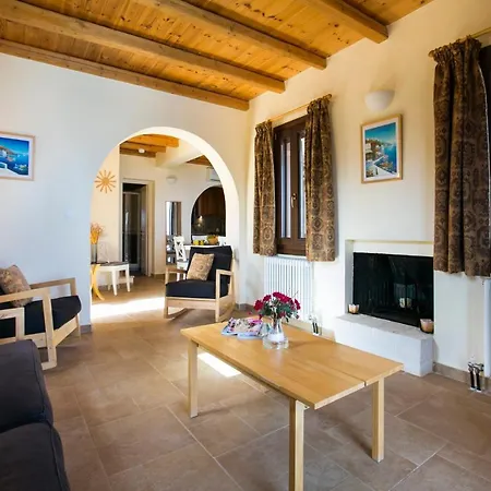 Sleeps 4 Pool Wifi Willa
