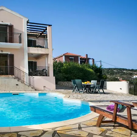 Sleeps 4 Pool Wifi Willa Katsaráta