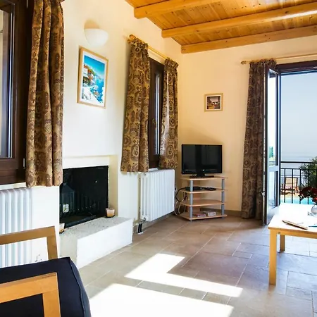Sleeps 4 Pool Wifi וילה Katsaráta