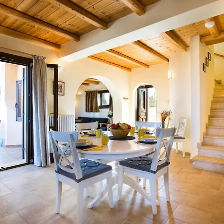 Sleeps 4 Pool Wifi * Katsaráta